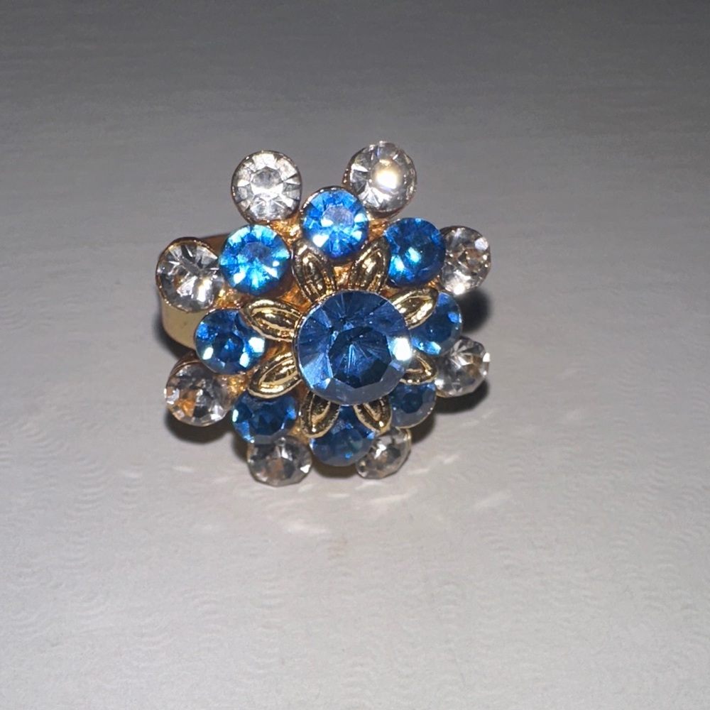 ✨Elegant Blue and Gold Crystal Ring